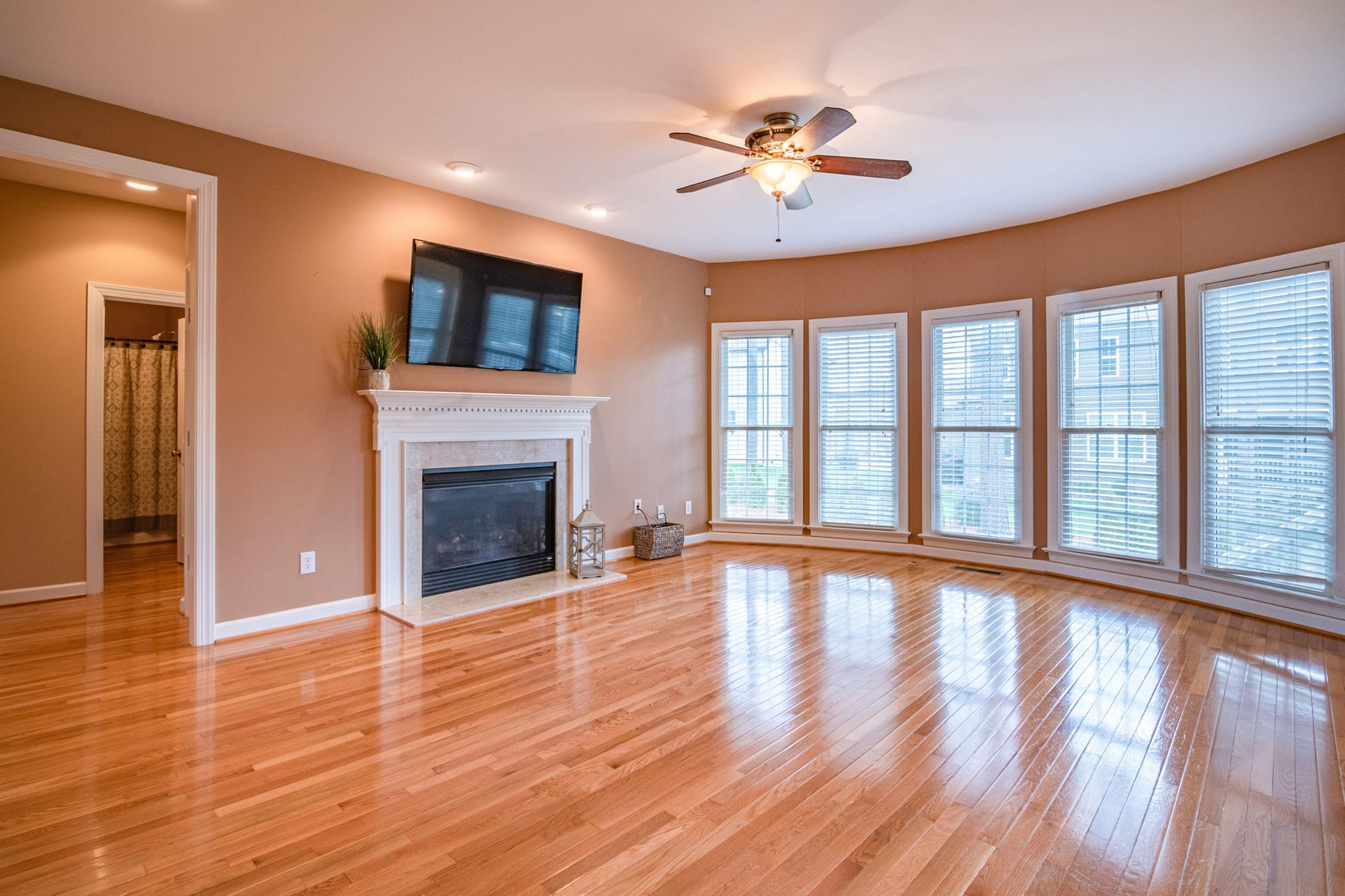 Dustless Hardwood Floor Refinishing Edmonton